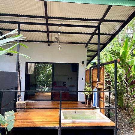 Industrial Studio With Private Jacuzzi Uvita Bagian luar foto