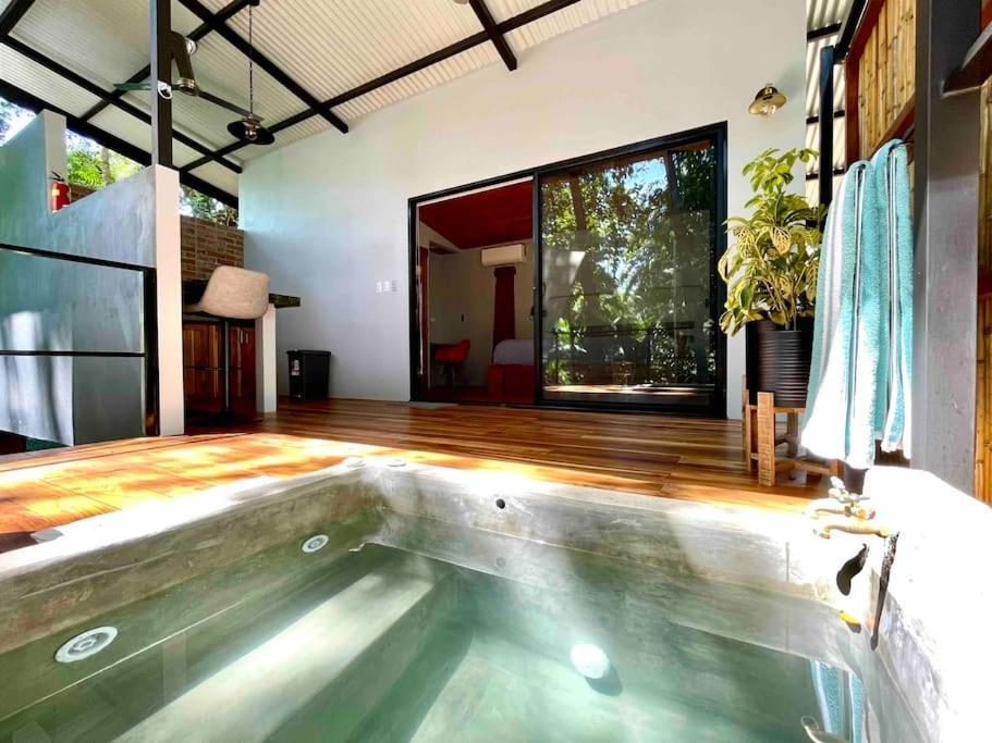 Industrial Studio With Private Jacuzzi Uvita Bagian luar foto