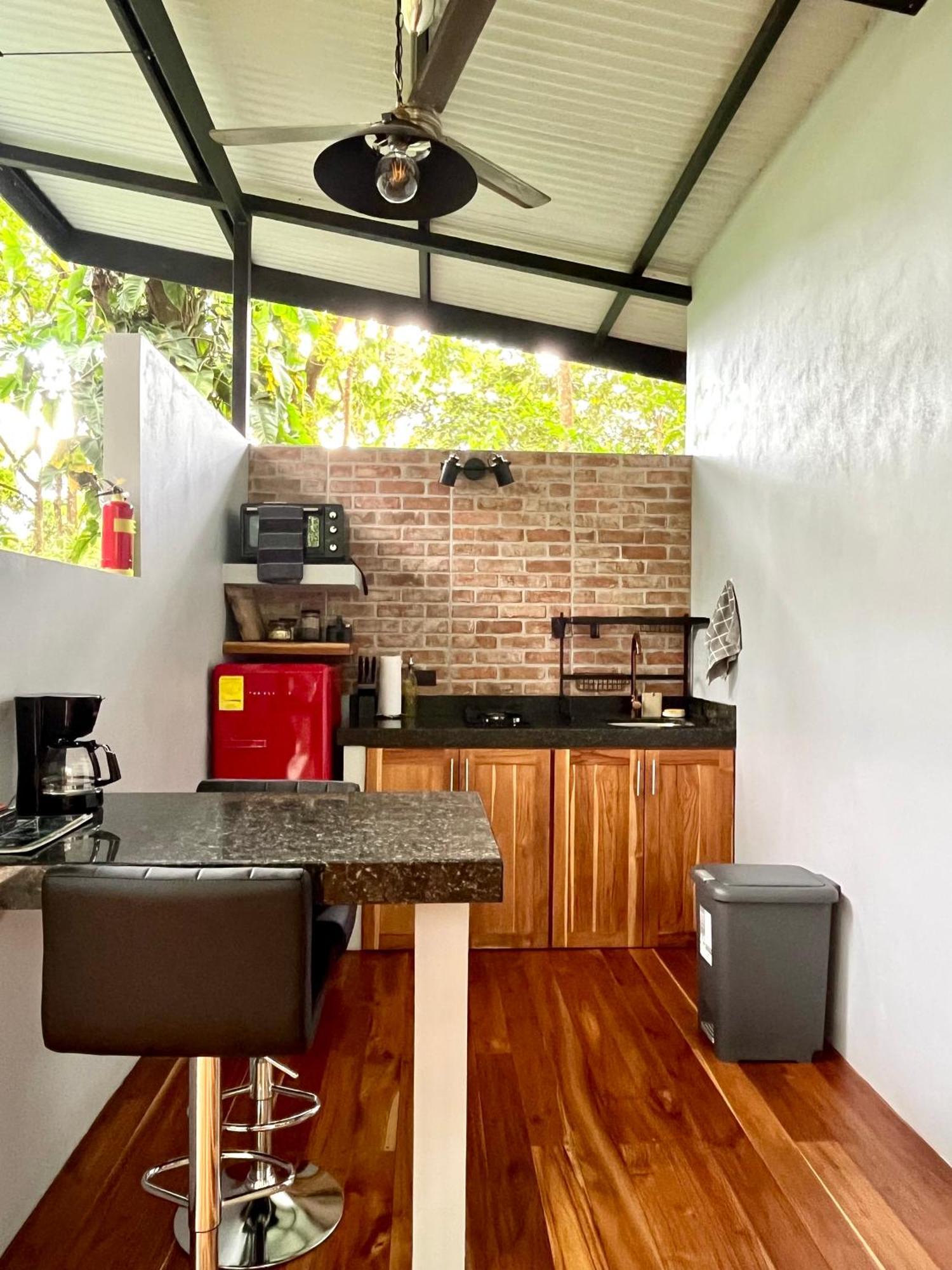 Industrial Studio With Private Jacuzzi Uvita Bagian luar foto