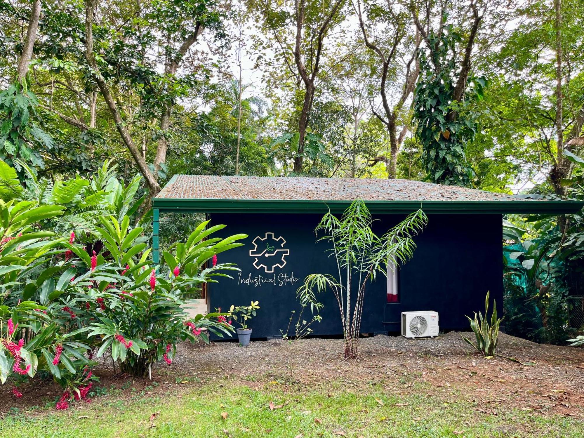 Industrial Studio With Private Jacuzzi Uvita Bagian luar foto