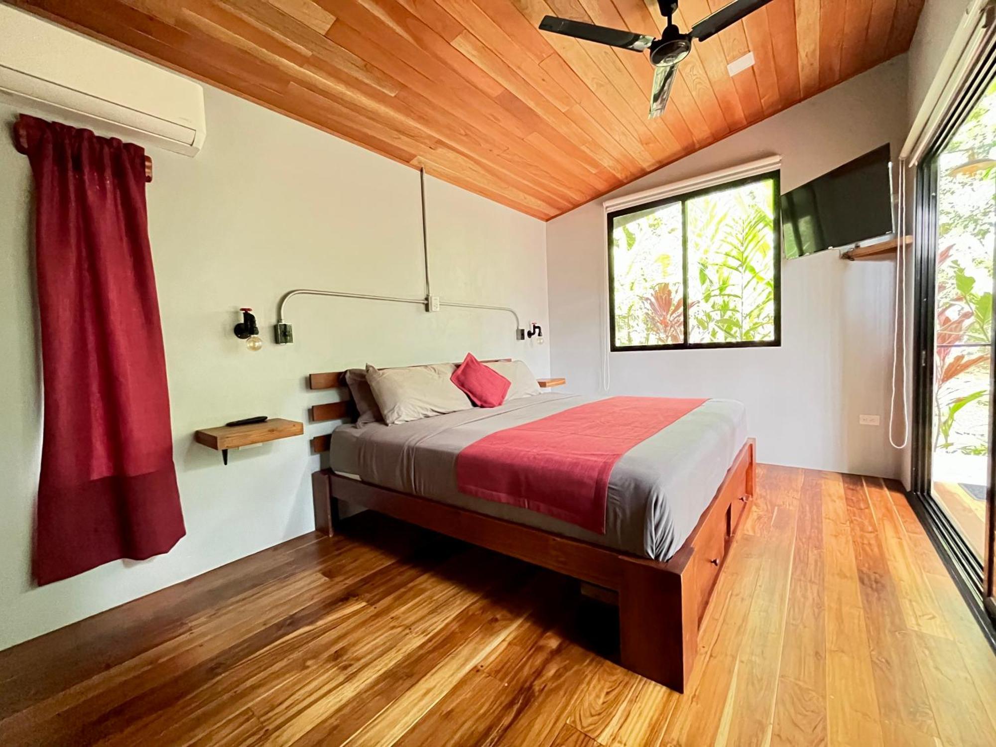 Industrial Studio With Private Jacuzzi Uvita Bagian luar foto