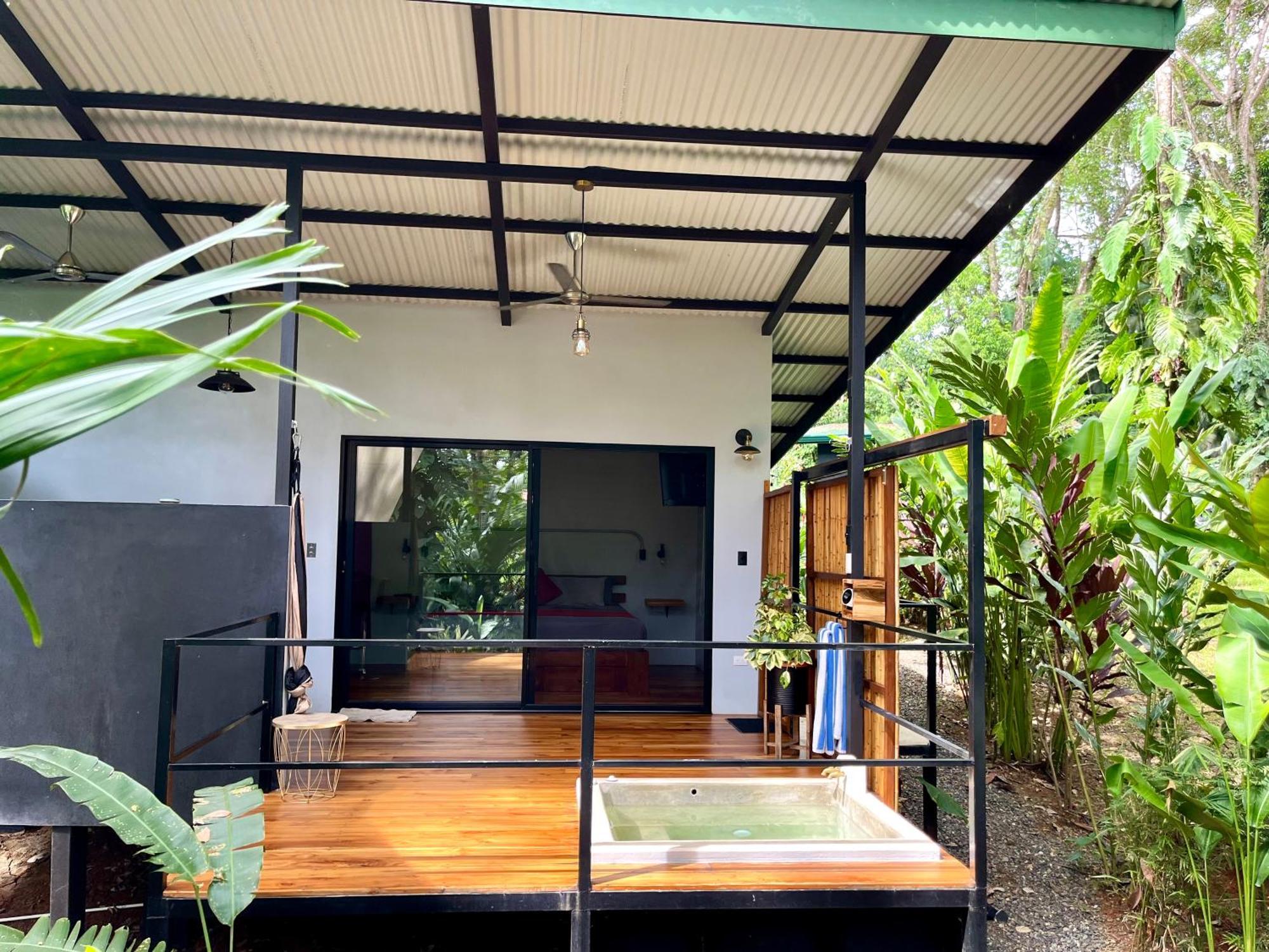 Industrial Studio With Private Jacuzzi Uvita Bagian luar foto